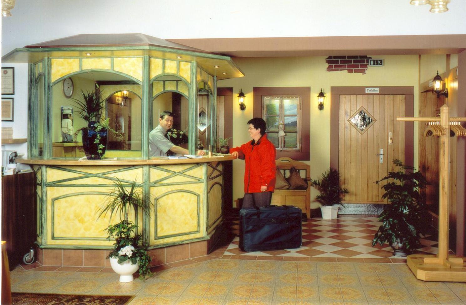 Hotel Zur Krone Birresborn Экстерьер фото
